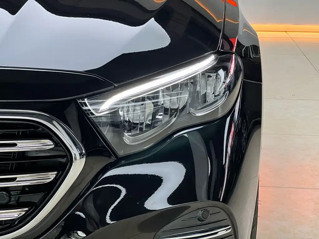 Mercedes-Benz E-Class — миниатюра 16