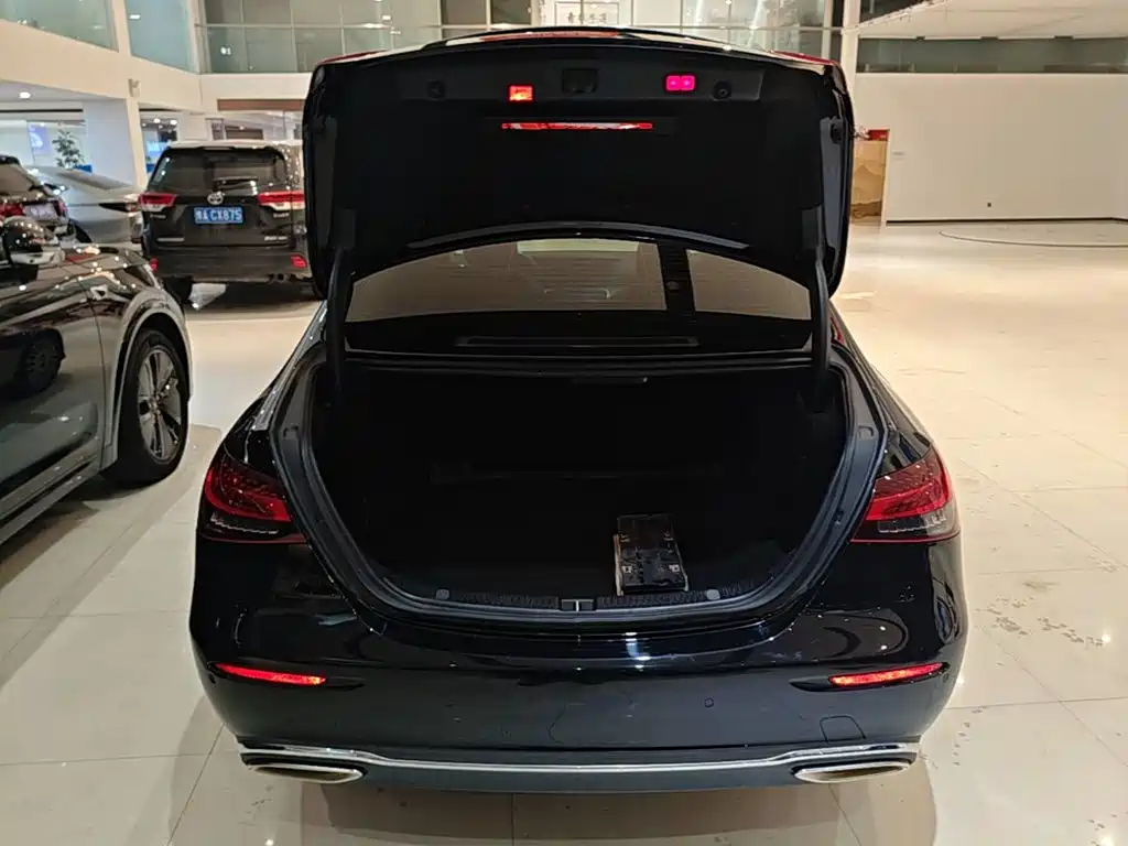 Mercedes-Benz E-Class — миниатюра 19