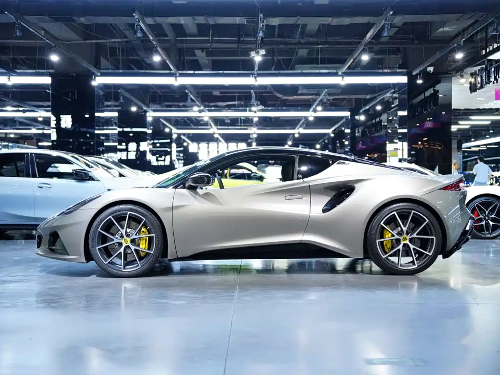 Lotus Emira — миниатюра 4
