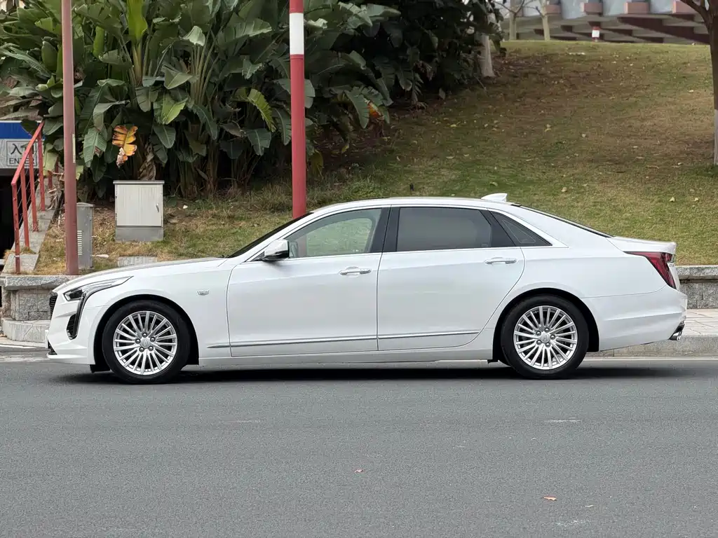 CADILLAC CT6