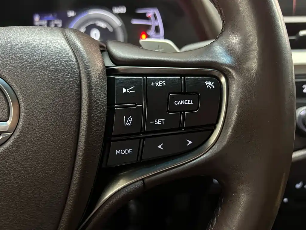 Lexus ES — миниатюра 21