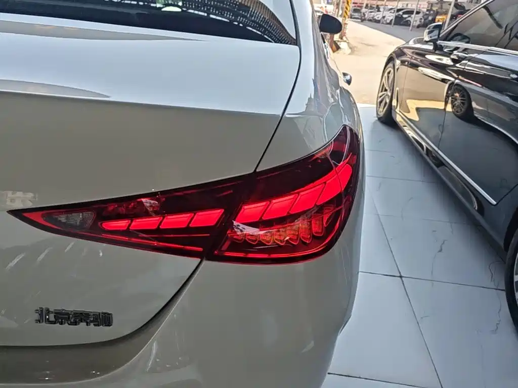 Mercedes-Benz C-Class — миниатюра 8