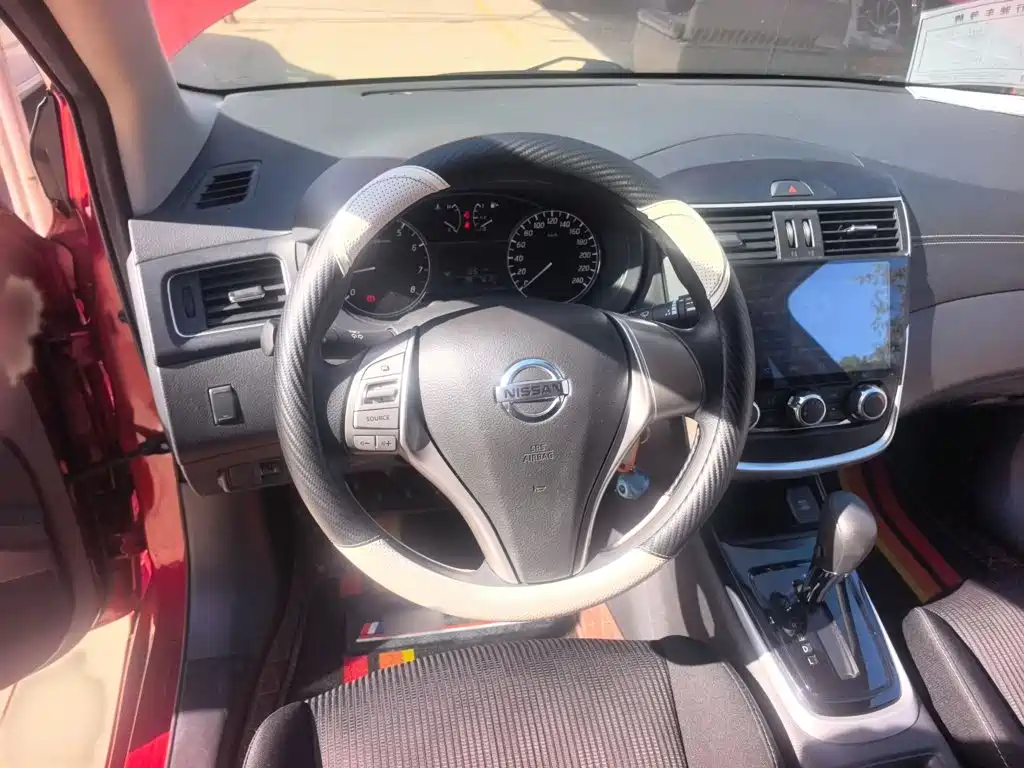 Nissan Tiida — миниатюра 5