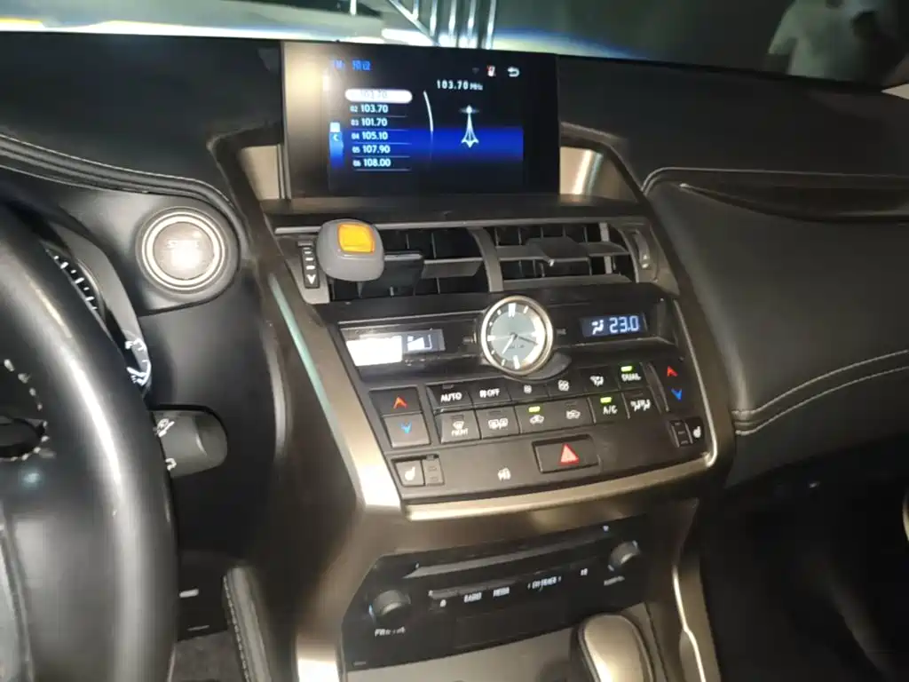 Lexus NX — миниатюра 10