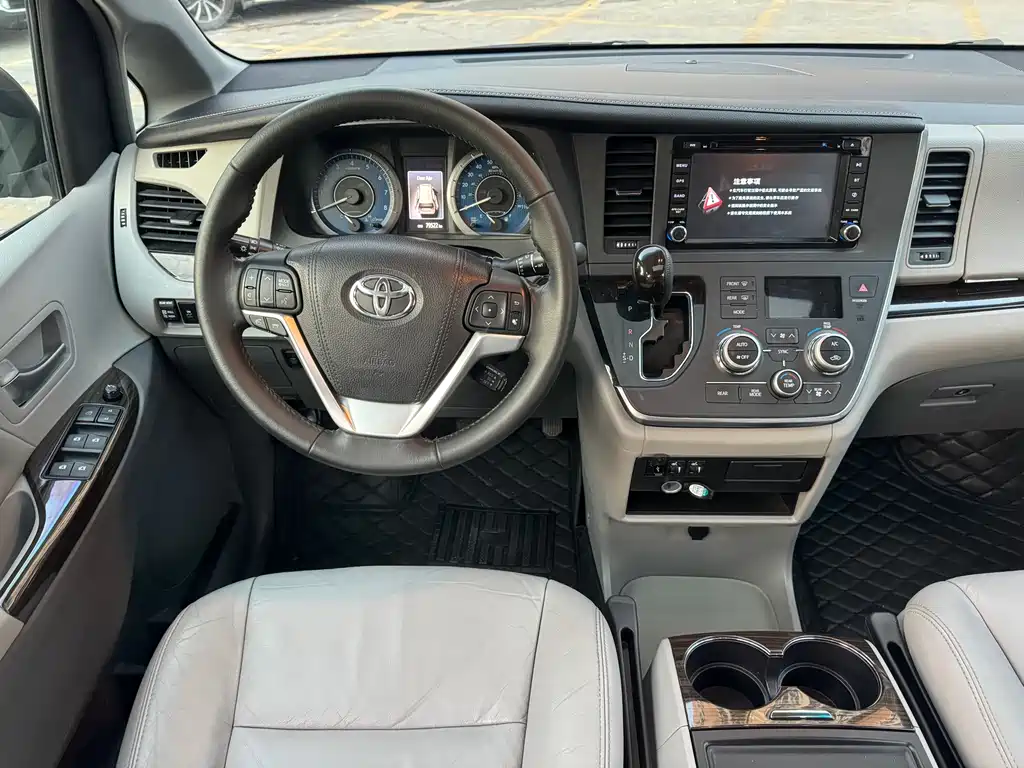 TOYOTA SIENNA