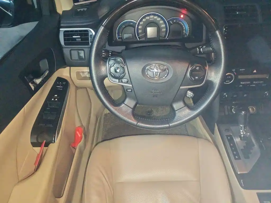 Toyota Camry — миниатюра 6