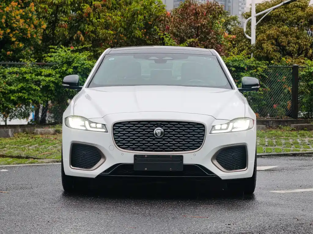 Jaguar XFL 2024 2.0T P300 Flagship Sport