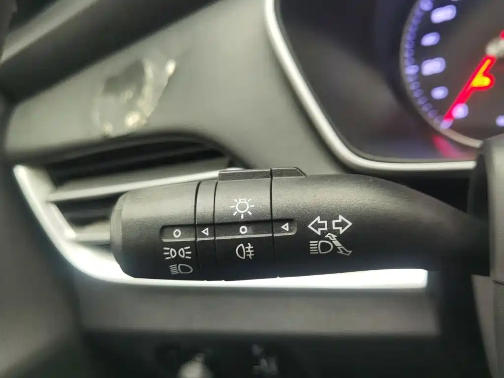 Roewe RX3 — миниатюра 21