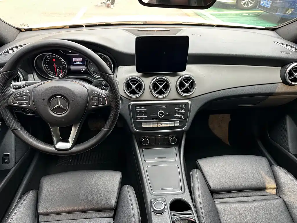 Mercedes-Benz CLA 2018 CLA 200 Fashion