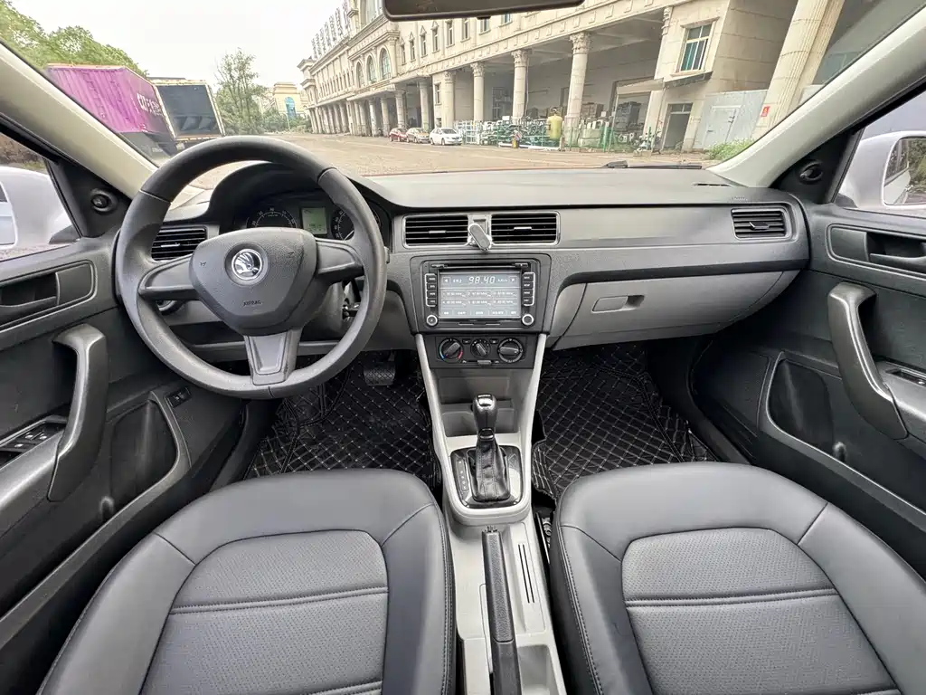 Skoda Rapid — миниатюра 6