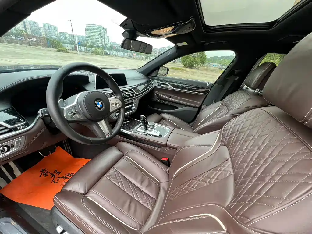 BMW 7 Series — миниатюра 4