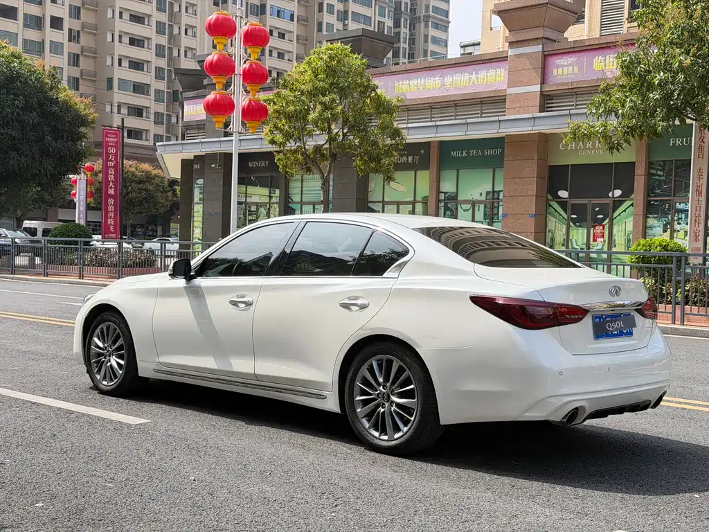 INFINITI Q50L