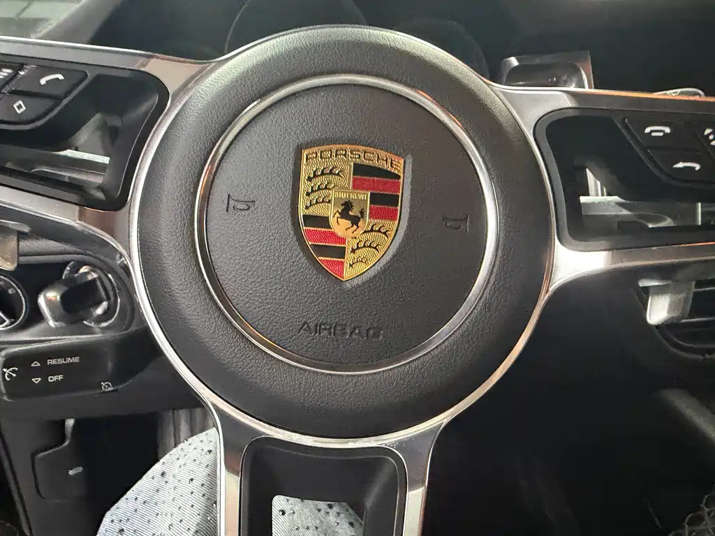 Porsche Macan — миниатюра 7