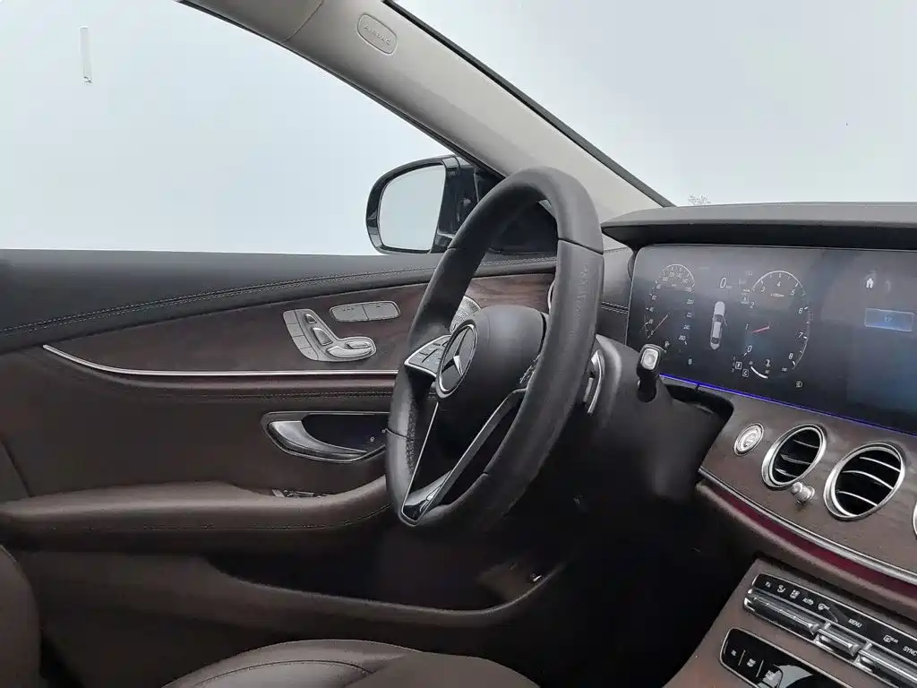 Mercedes-Benz E-Class — миниатюра 22