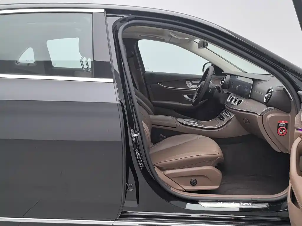 Mercedes-Benz E-Class — миниатюра 23