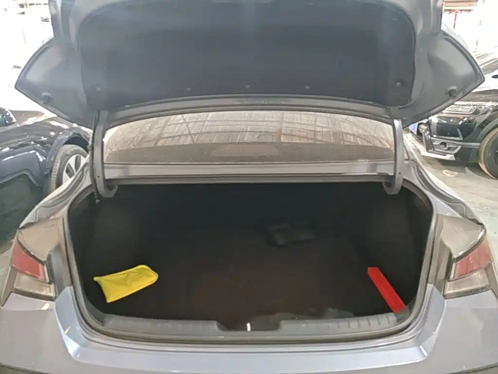 Hyundai Elantra — миниатюра 19