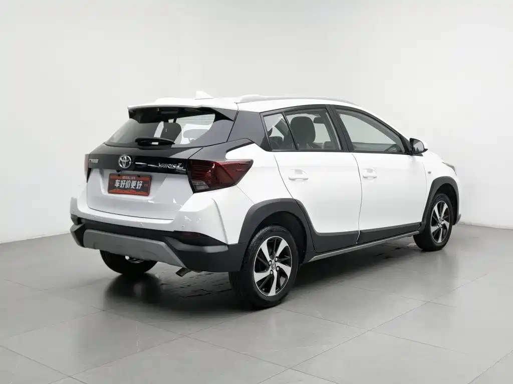 Toyota Yaris L — миниатюра 2