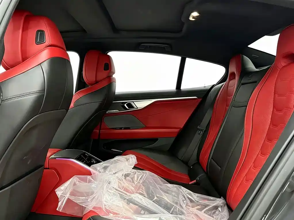 BMW 8 Series — миниатюра 6