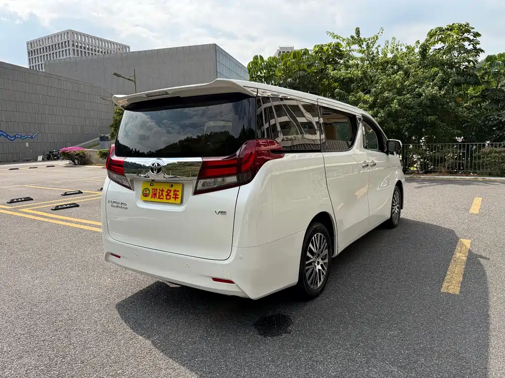 Toyota Alphard — миниатюра 20