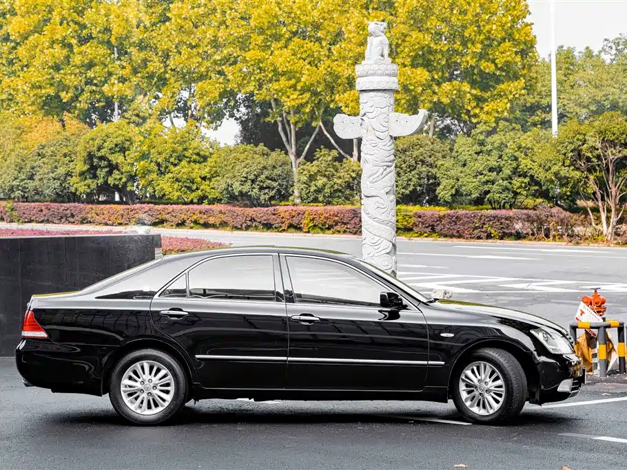 Toyota Crown — миниатюра 9