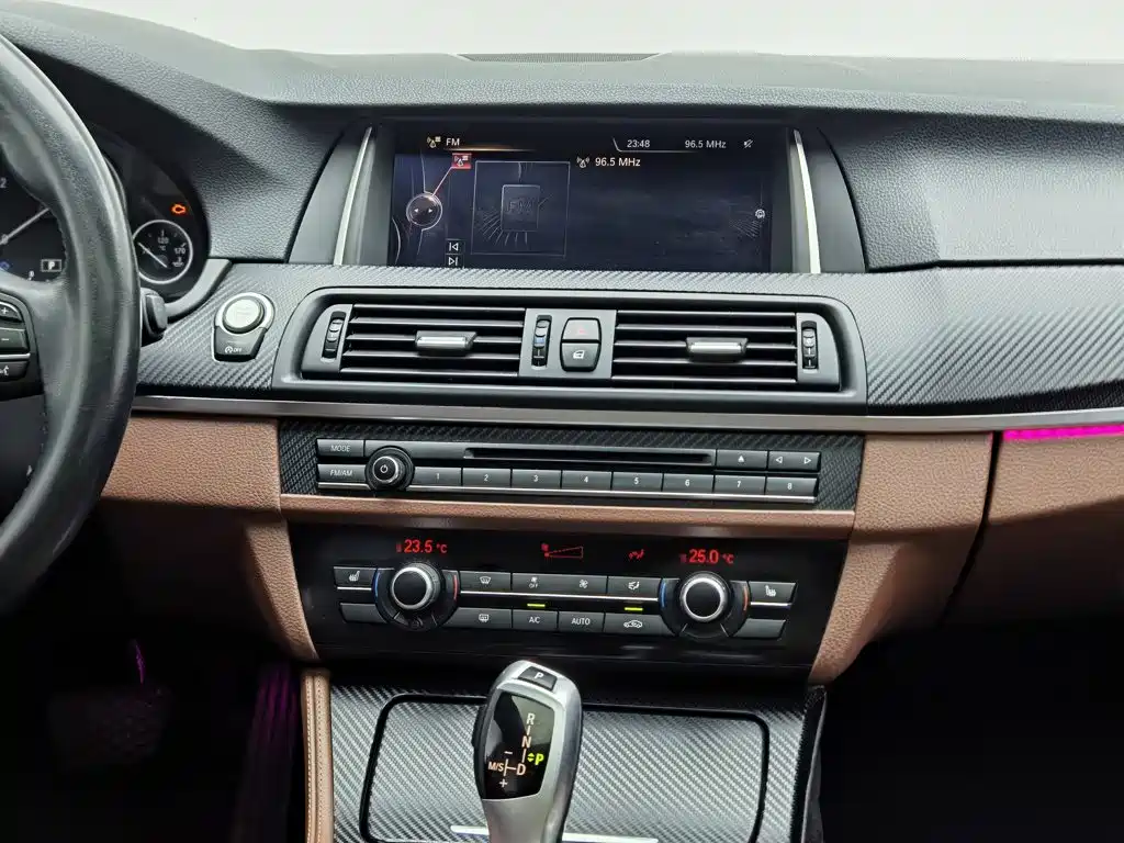BMW 5 Series — миниатюра 12