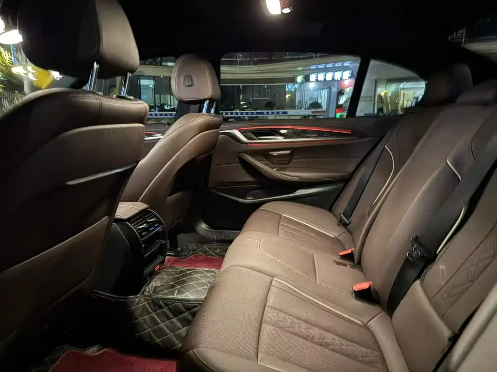 BMW 5 Series — миниатюра 5