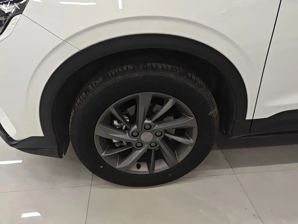 Geely Binyue — миниатюра 23