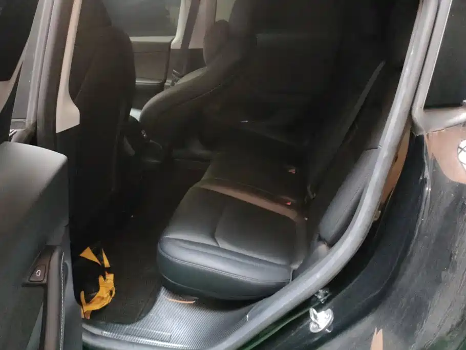 Tesla Model Y — миниатюра 11