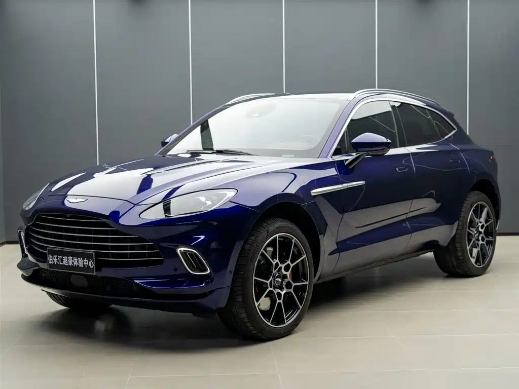 Aston Martin DBX 2023 3.0T STRAIGHT-SIX