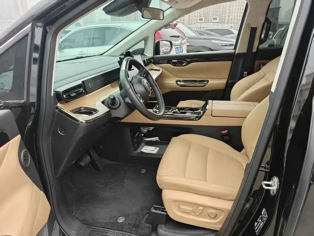 GAC Motor Trumpchi E8 PHEV — миниатюра 3