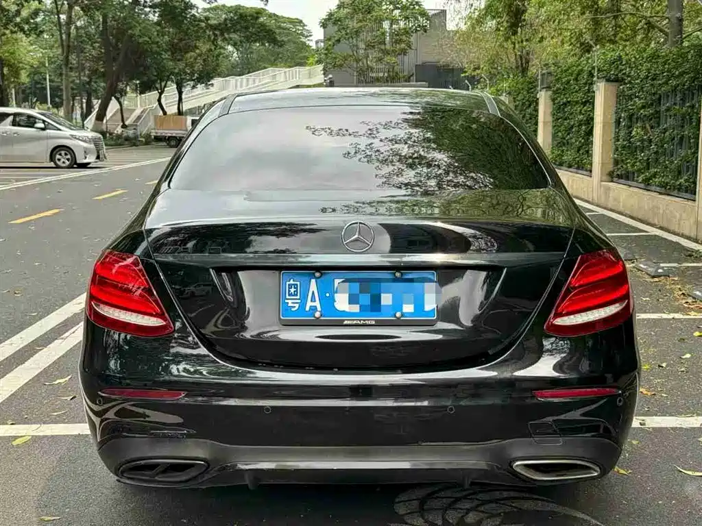 Mercedes-Benz E-Class — миниатюра 5