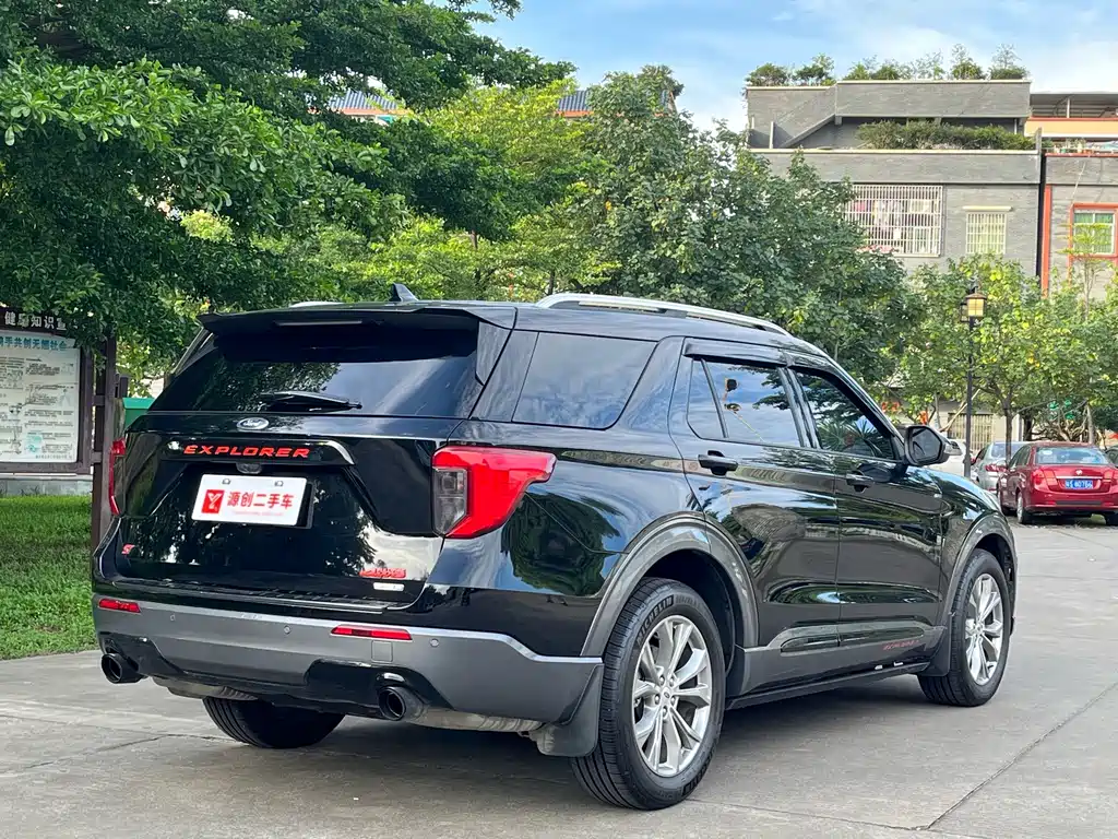 Ford Explorer — миниатюра 11