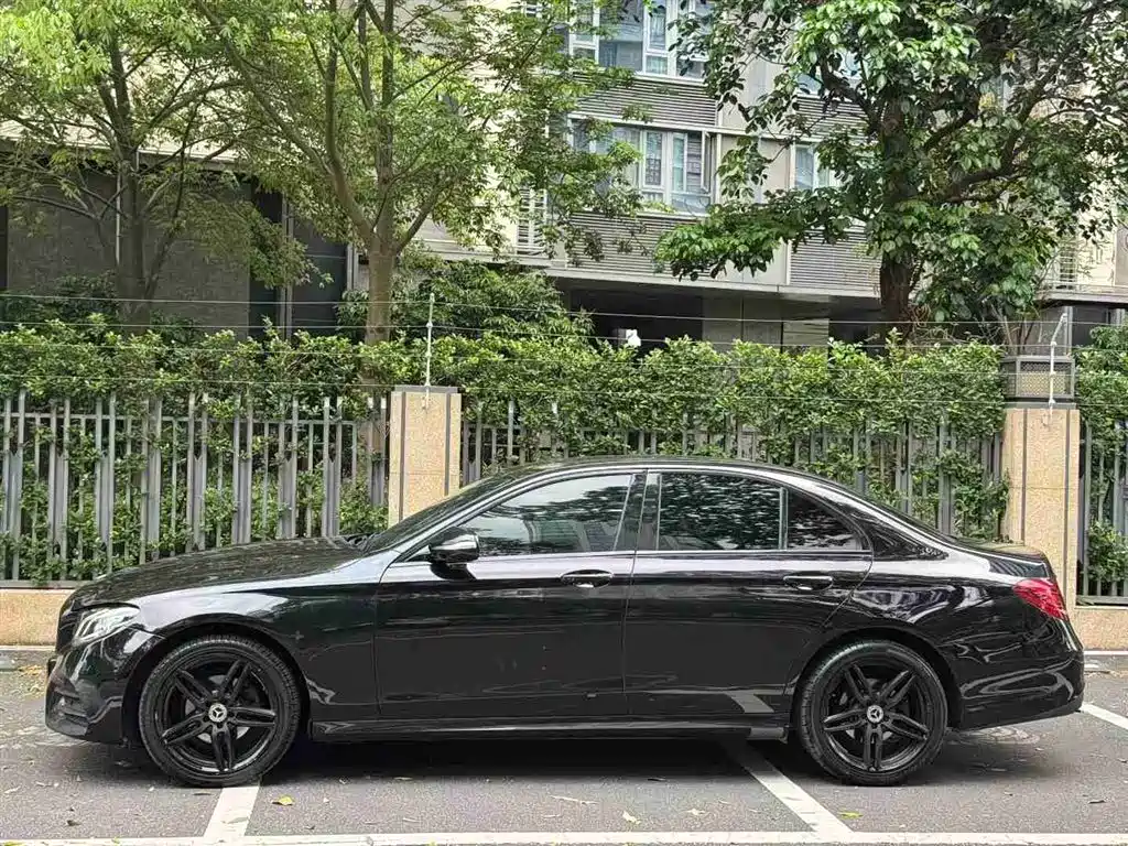 Mercedes-Benz E-Class — миниатюра 2