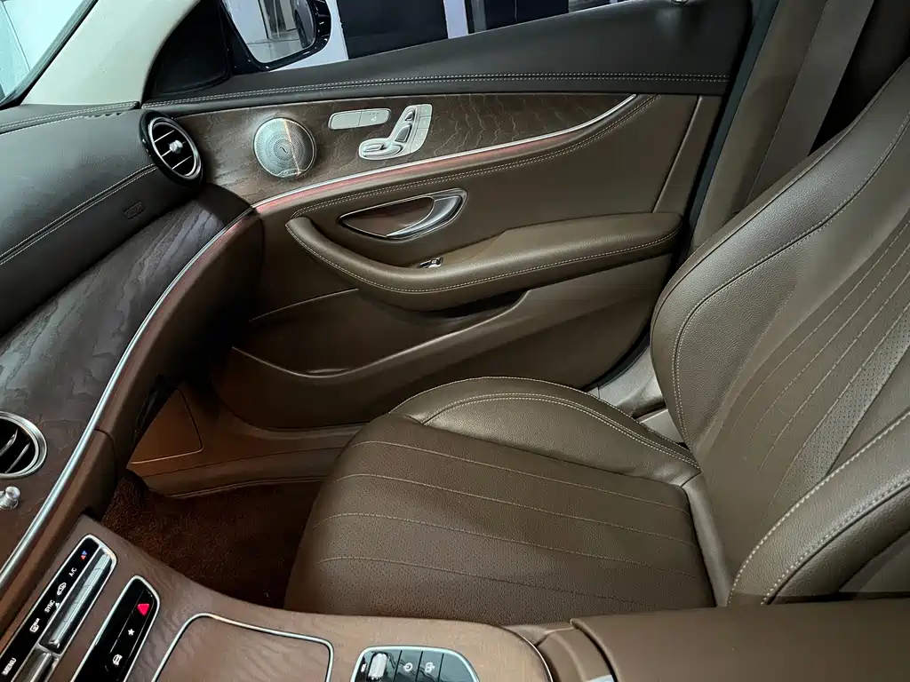 Mercedes-Benz E-Class — миниатюра 7