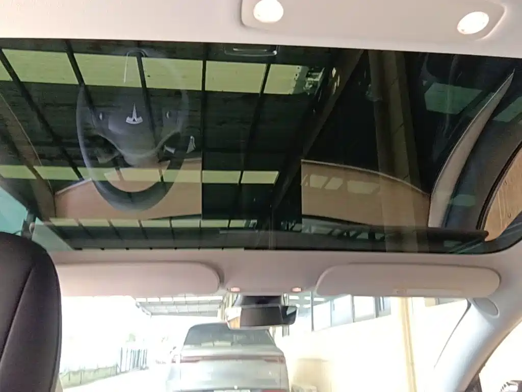Tesla Model 3 — миниатюра 18