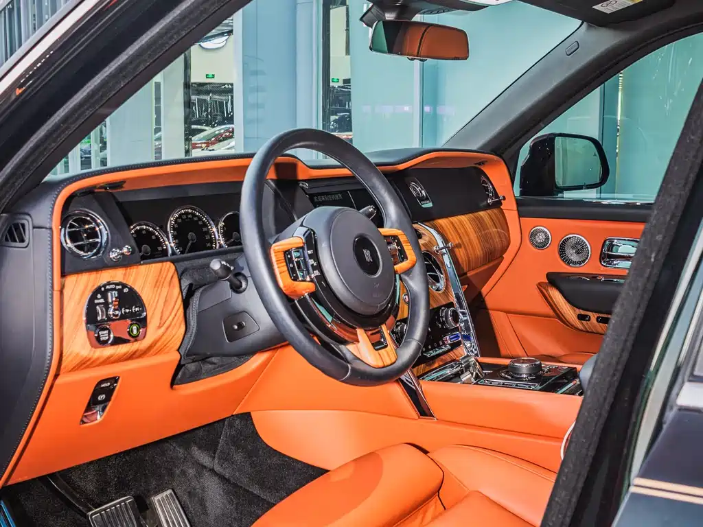 Rolls-Royce Cullinan 2018 мест