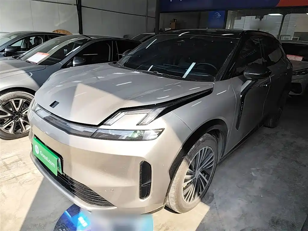 Lynk & Co 08 EM-P 2024