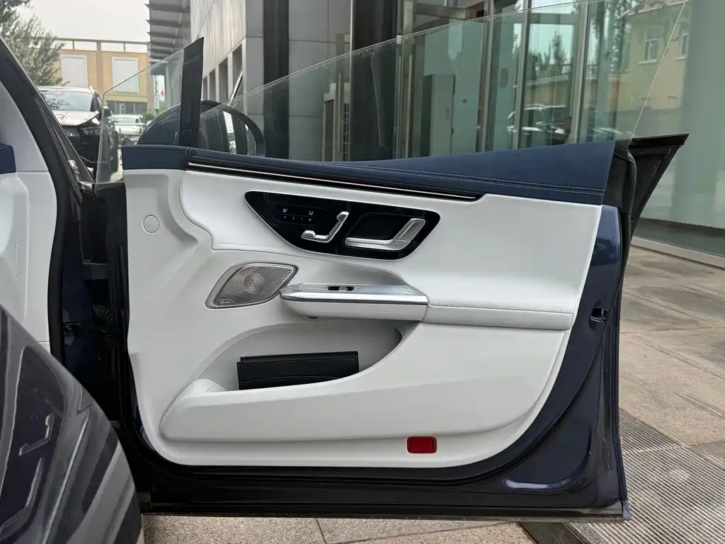 Mercedes-Benz EQE 2025 500 4MATIC Luxury