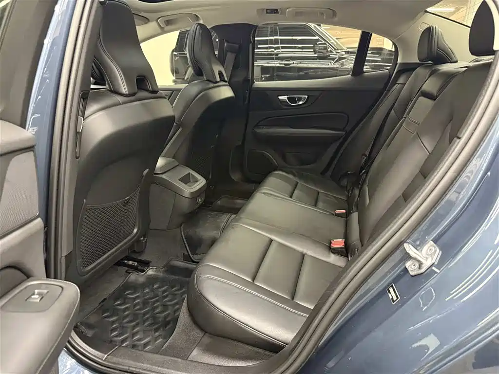 Volvo S60 2022 B4 Luxury