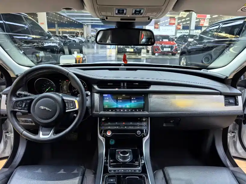 Jaguar XFL 2020 XFL 2.0T P200