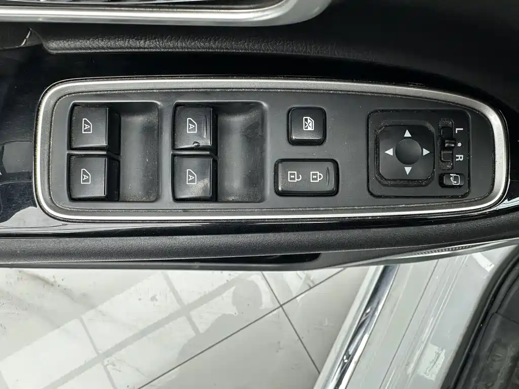 Mitsubishi Outlander — миниатюра 14