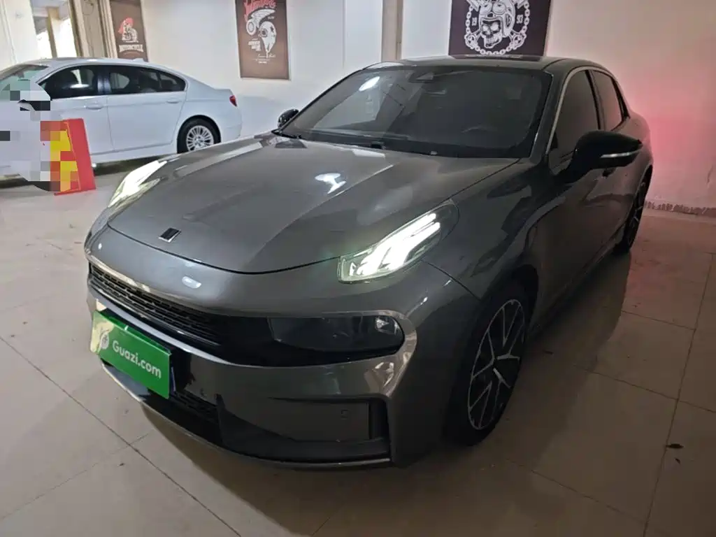 Lynk & Co 03