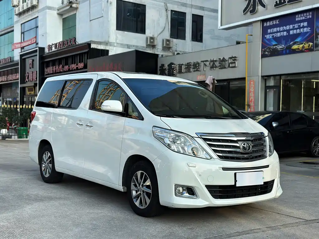 Toyota Alphard — миниатюра 3