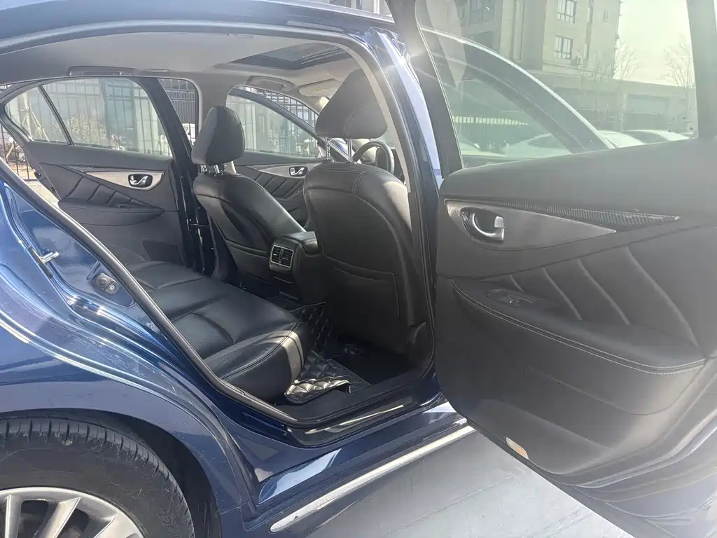 INFINITI Q50L