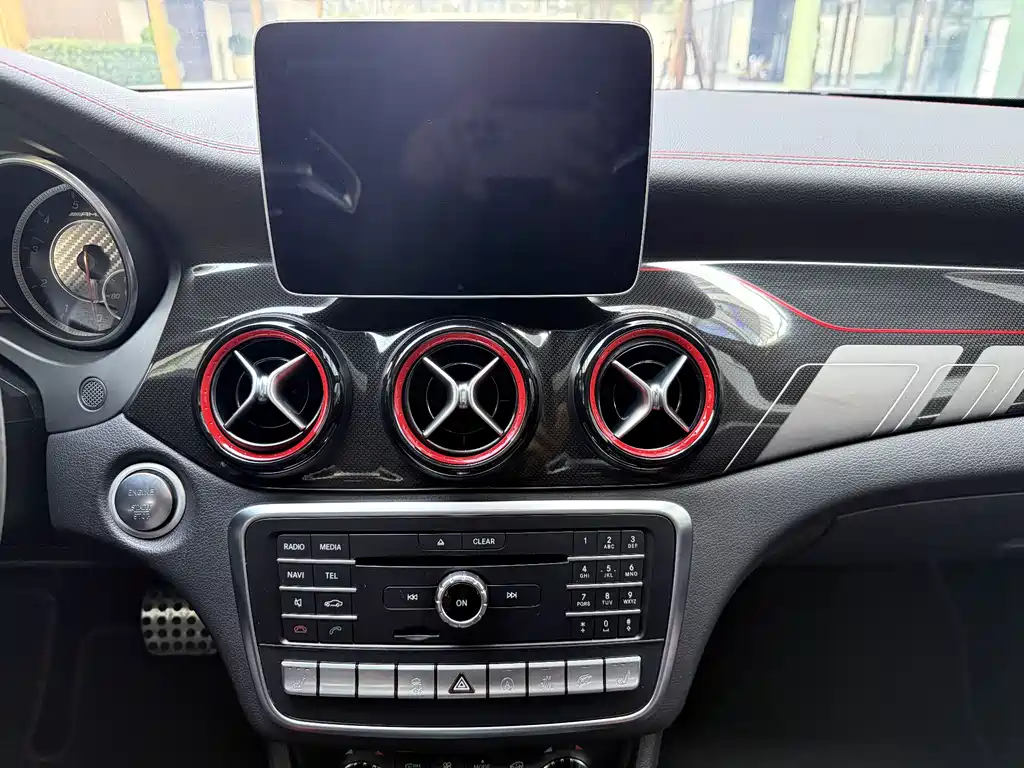 MERCEDES-BENZ GLA AMG