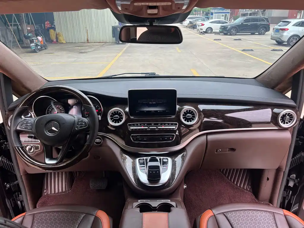 Mercedes-Benz V-Class V 2018 V 260 L Luxury Long Wheelbase VI