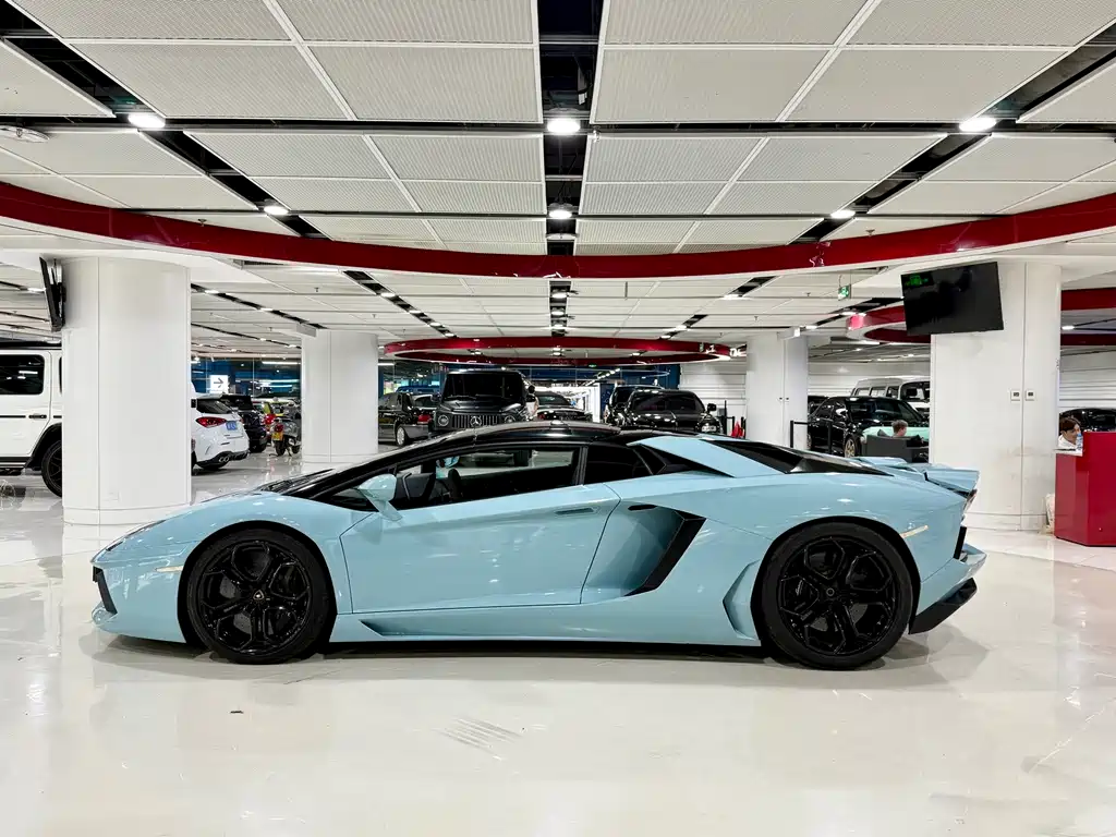 Lamborghini Aventador — миниатюра 8