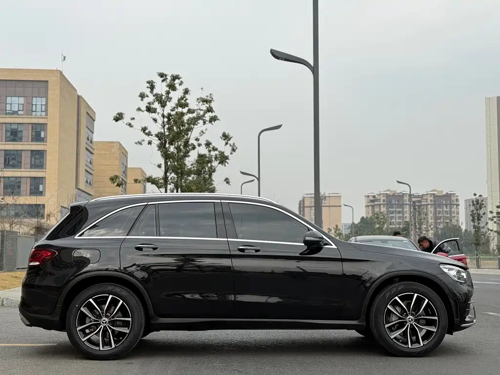 MERCEDES-BENZ GLC