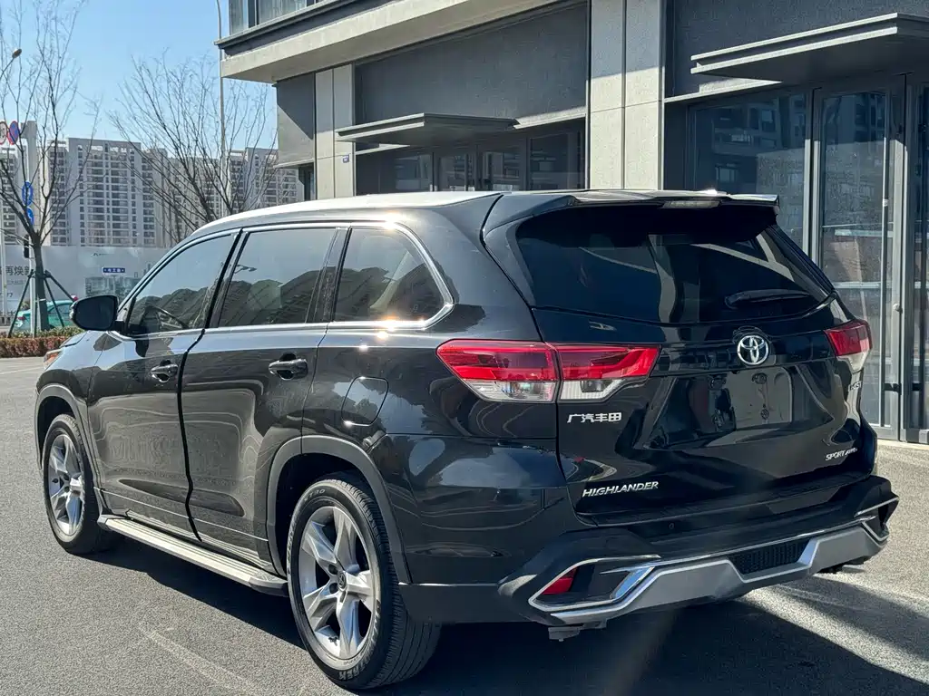 TOYOTA HIGHLANDER