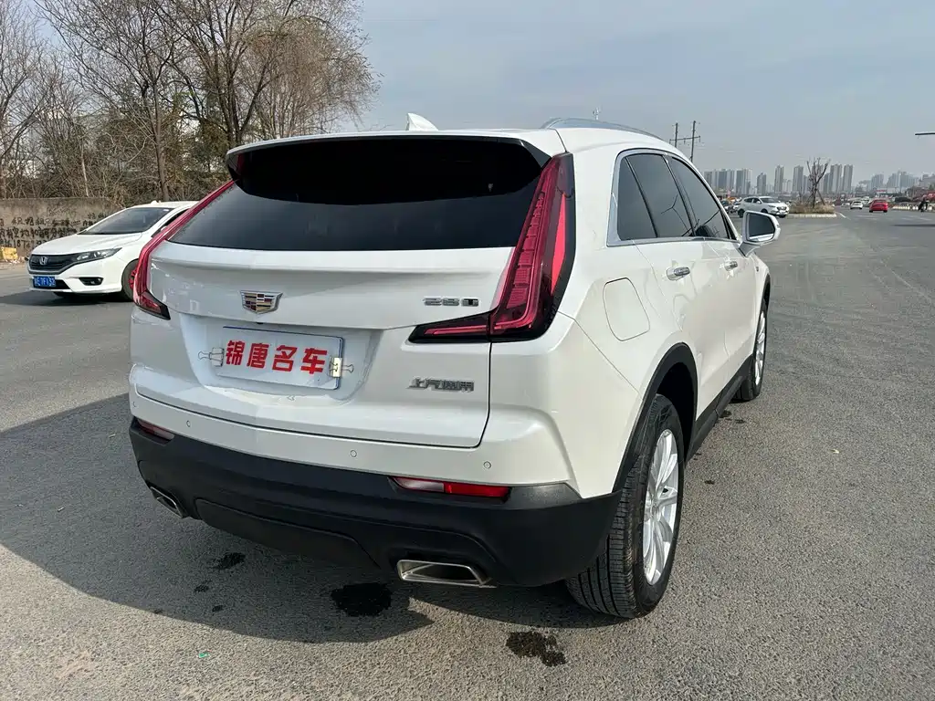 CADILLAC XT4